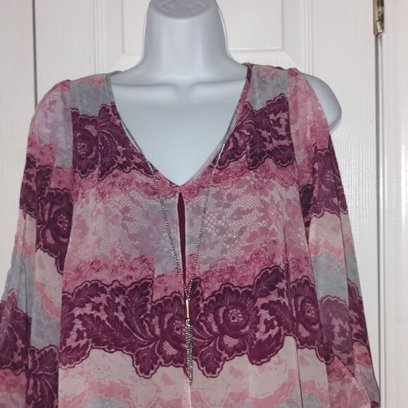 By and By layered maroon top with removeable necklace  Sz L - Picture 3 of 7